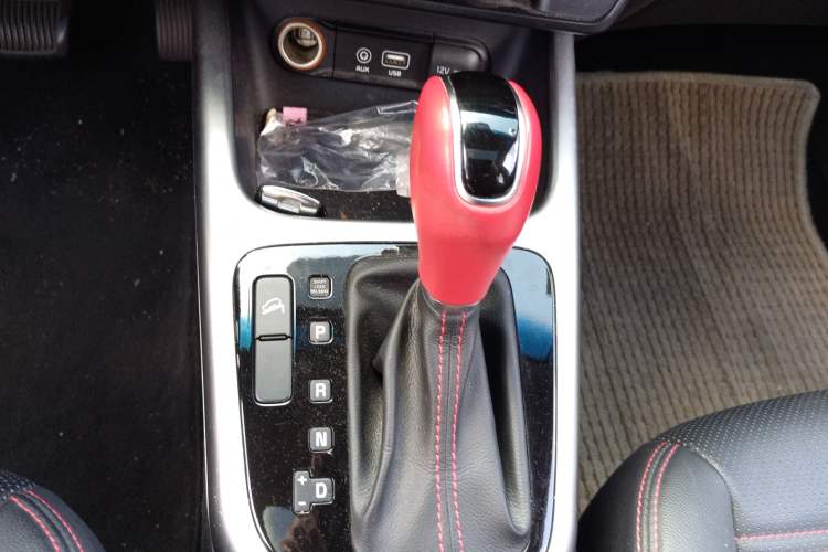 Used Kia KX3 2015 1.6T Automatic Two-Wheel Drive DLX Gear Lever