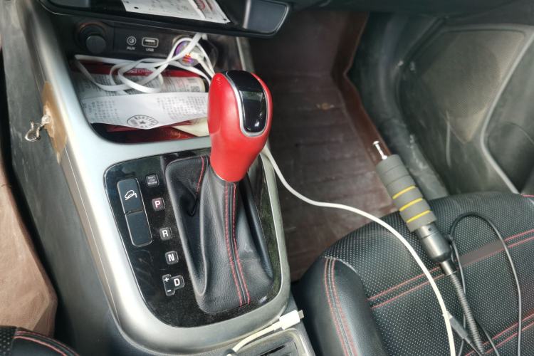 Used Kia KX3 2015 1.6T Automatic Two-Wheel Drive DLX Gear Lever