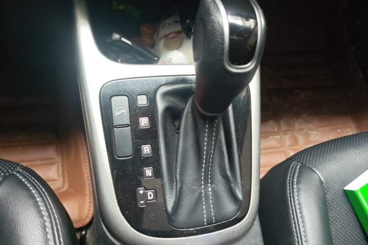 Used Kia KX3 2015 1.6L Automatic Two-Wheel Drive DLX Gear Lever