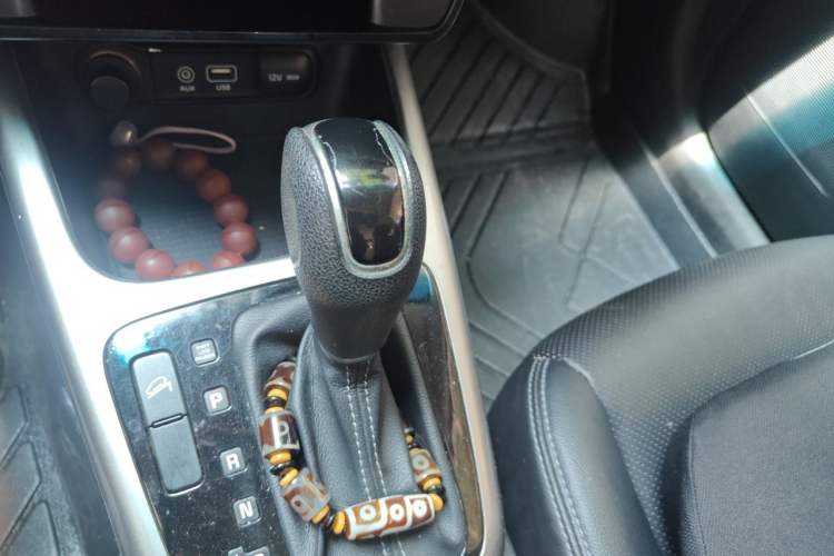 Used Kia KX3 2015 1.6L Automatic Two-Wheel Drive DLX Gear Lever