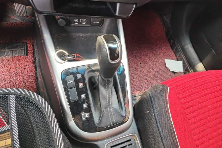 Used Kia KX3 2015 1.6L Automatic Two-Wheel Drive DLX Gear Lever