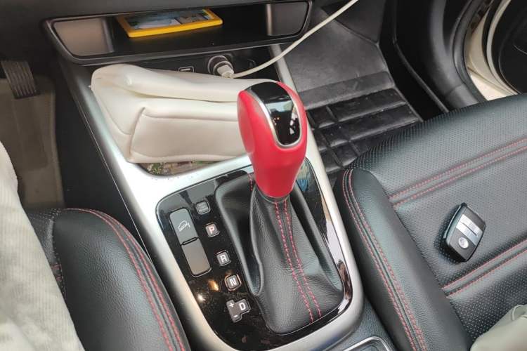 Used Kia KX3 2015 1.6T Automatic Two-Wheel Drive DLX Gear Lever