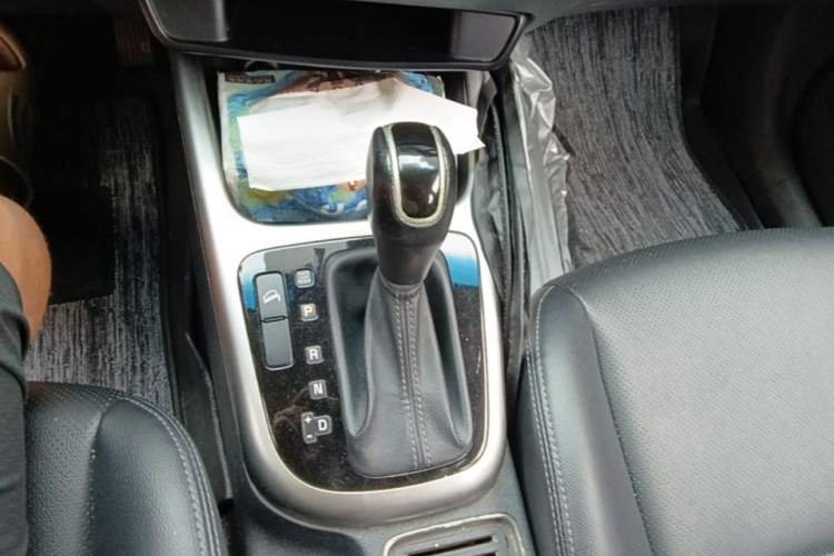 Used Kia KX3 2015 2.0L Automatic Two-Wheel Drive DLX Gear Lever