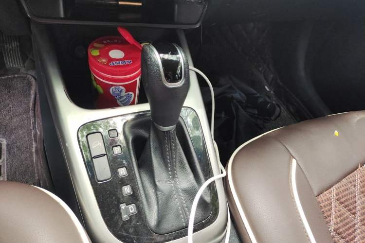 Used Kia KX3 2015 1.6L Automatic Two-Wheel Drive DLX Gear Lever