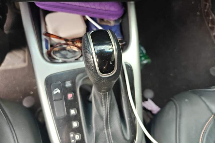 Used Kia KX3 2015 1.6L Automatic Two-Wheel Drive DLX Gear Lever