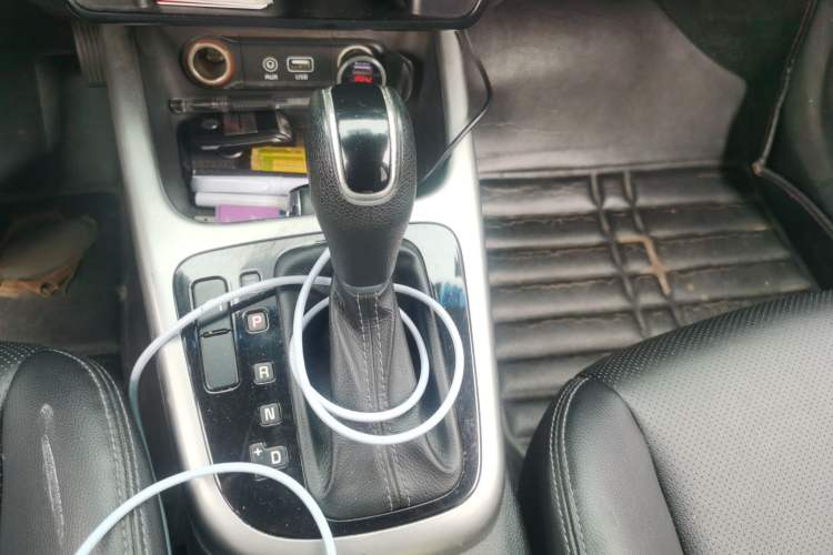 Used Kia KX3 2015 1.6L Automatic Two-Wheel Drive DLX Gear Lever