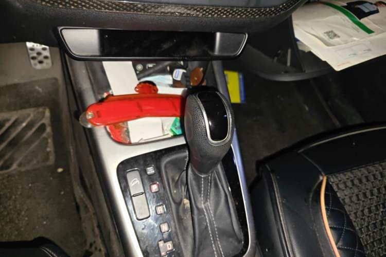 Used Kia KX3 2015 1.6L Automatic Two-Wheel Drive DLX Gear Lever