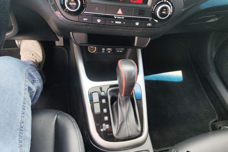 Used Kia KX3 2015 1.6L Automatic Two-Wheel Drive PRM Gear Lever