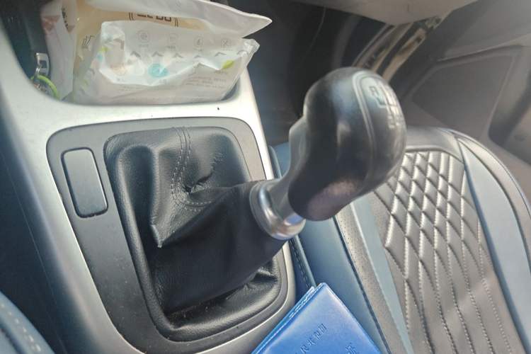 Used Kia KX3 2015 1.6L Manual Two-Wheel Drive GL Gear Lever