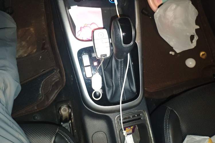 Used Kia KX3 2015 1.6L Automatic Two-Wheel Drive DLX Gear Lever