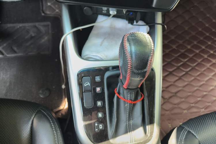 Used Kia KX3 2015 1.6L Automatic Two-Wheel Drive DLX Gear Lever