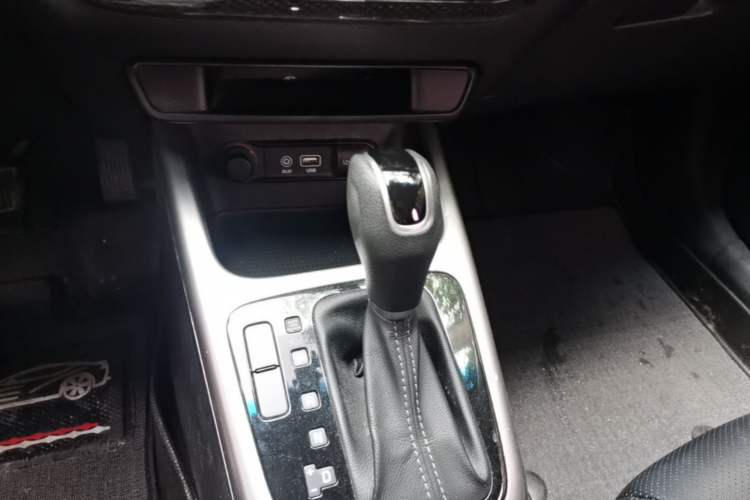 Used Kia KX3 2015 1.6L Automatic Two-Wheel Drive DLX Gear Lever
