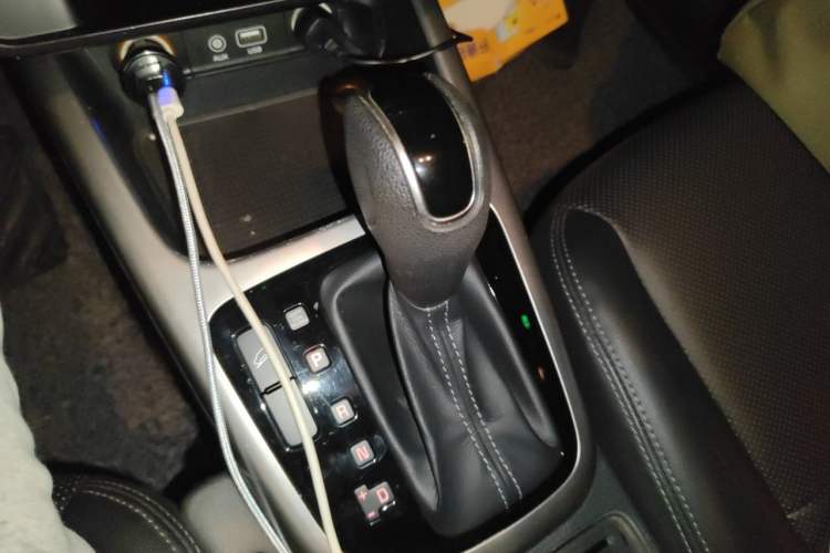 Used Kia KX3 2015 1.6L Automatic Two-Wheel Drive DLX Gear Lever