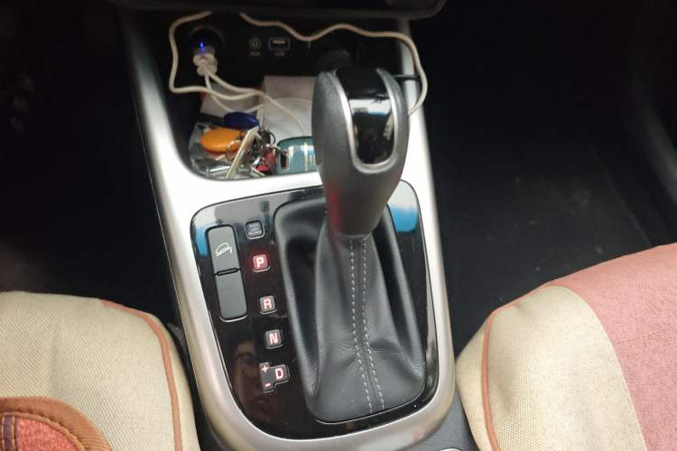 Used Kia KX3 2015 1.6L Automatic Two-Wheel Drive DLX Gear Lever