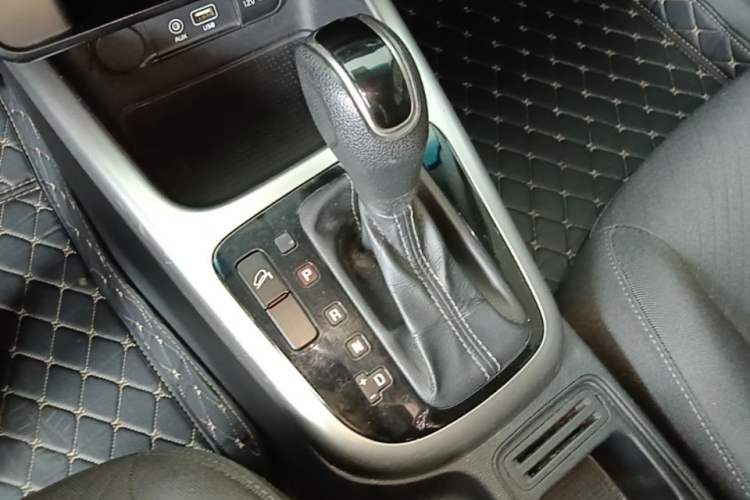 Used Kia KX3 2015 1.6L Automatic Two-Wheel Drive GLS Gear Lever
