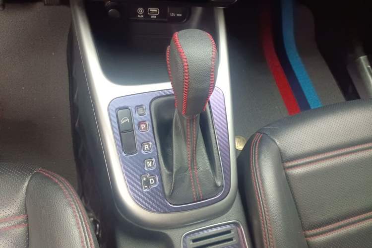 Used Kia KX3 2015 1.6T Automatic Two-Wheel Drive DLX Gear Lever