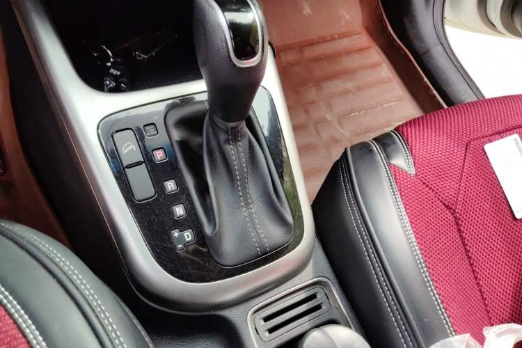 Used Kia KX3 2015 1.6L Automatic Two-Wheel Drive DLX Gear Lever