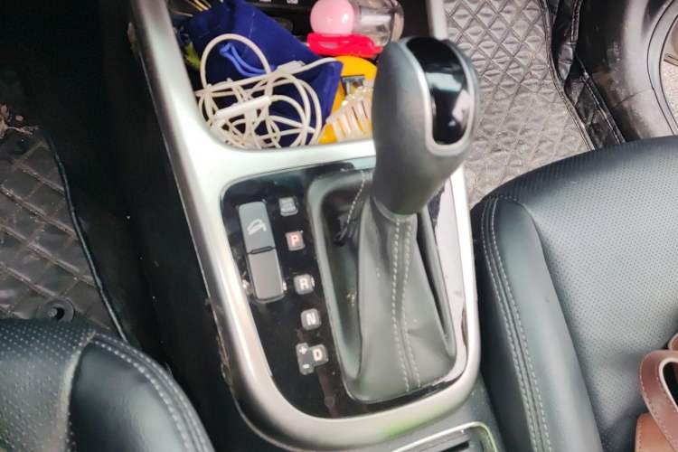 Used Kia KX3 2015 1.6L Automatic Two-Wheel Drive DLX Gear Lever