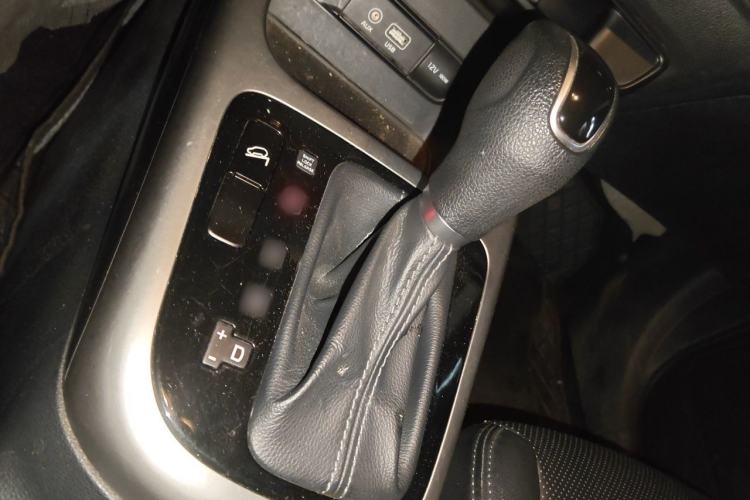 Used Kia KX3 2015 1.6L Automatic Two-Wheel Drive DLX Gear Lever