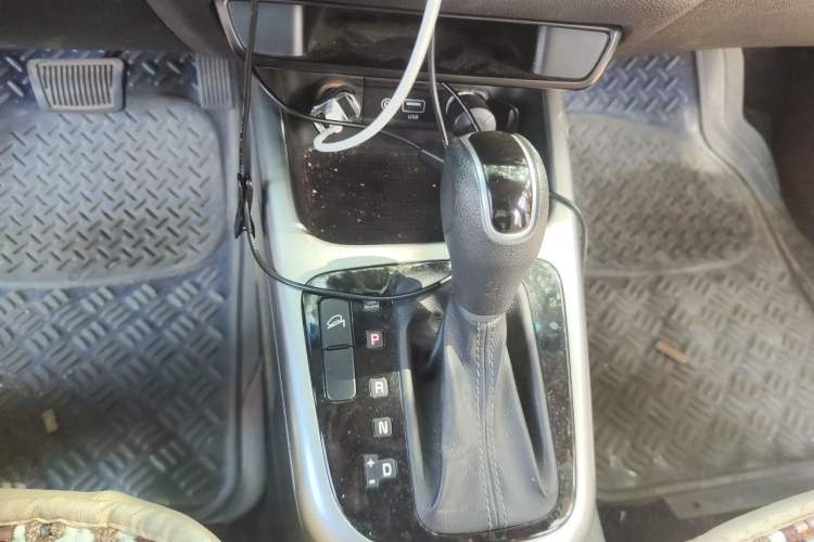 Used Kia KX3 2015 1.6L Automatic Two-Wheel Drive DLX Gear Lever