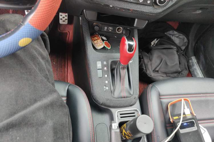 Used Kia KX3 2015 1.6T Automatic Two-Wheel Drive DLX Gear Lever