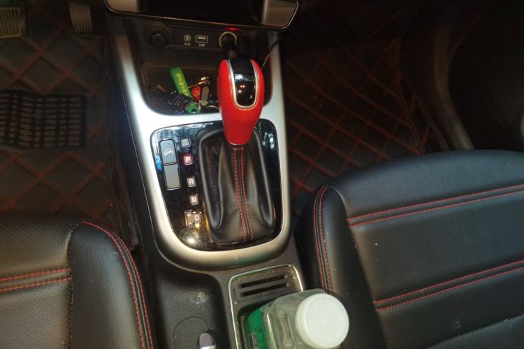 Used Kia KX3 2015 1.6T Automatic Two-Wheel Drive DLX Gear Lever