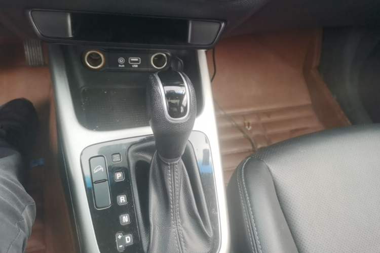 Used Kia KX3 2015 1.6L Automatic Two-Wheel Drive DLX Gear Lever