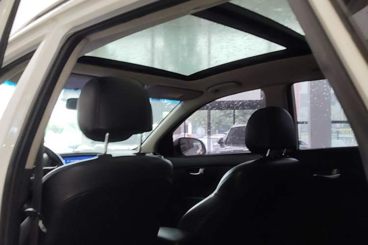 Used Kia KX3 2015 1.6L Automatic Two-Wheel Drive DLX Headliner