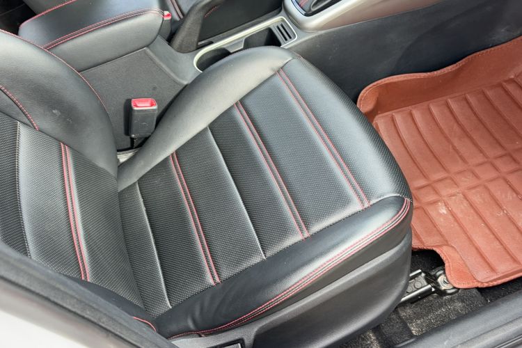 Used Kia KX3 2015 1.6T Automatic Two-Wheel Drive DLX Interior 1