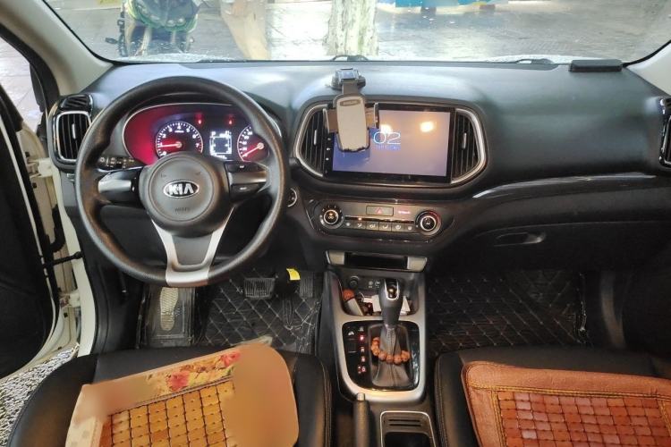 Used Kia KX3 2015 1.6L Automatic Two-Wheel Drive DLX Interior 2
