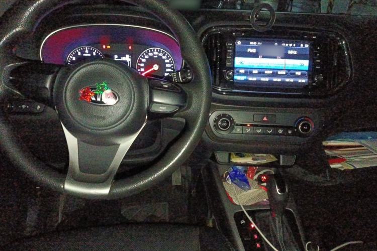 Used Kia KX3 2015 1.6L Automatic Two-Wheel Drive DLX Interior 2