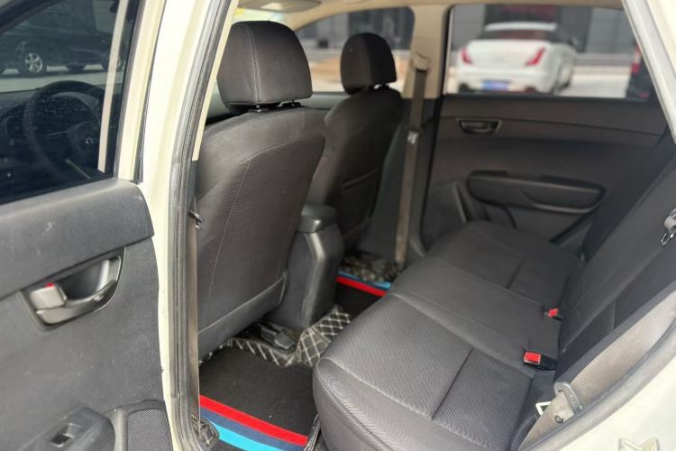 Used Kia KX3 2015 1.6L Manual Two-Wheel-Drive GLS Interior 2