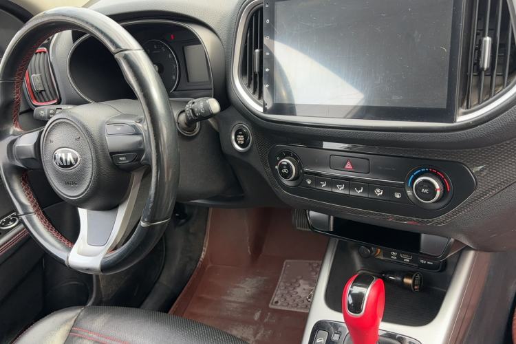 Used Kia KX3 2015 1.6T Automatic Two-Wheel Drive DLX Interior 2