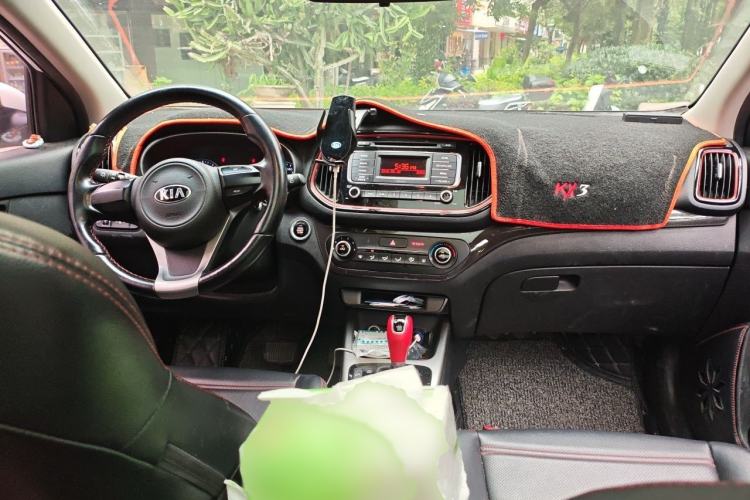 Used Kia KX3 2015 1.6T Automatic Two-Wheel Drive DLX Interior 2