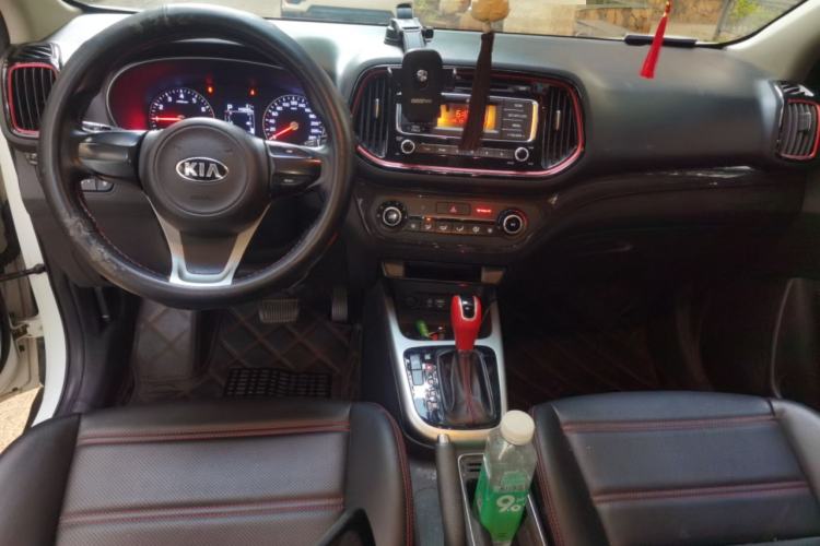 Used Kia KX3 2015 1.6T Automatic Two-Wheel Drive DLX Interior 2