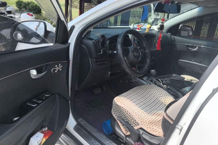 Used Kia KX3 2015 1.6L Automatic Two-Wheel Drive DLX Interior 3