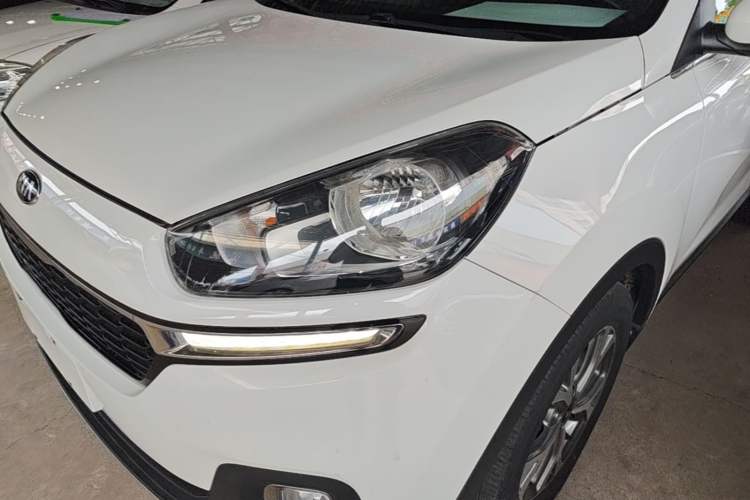 Used Kia KX3 2015 1.6L Automatic Two-Wheel Drive DLX Left Front Headlight
