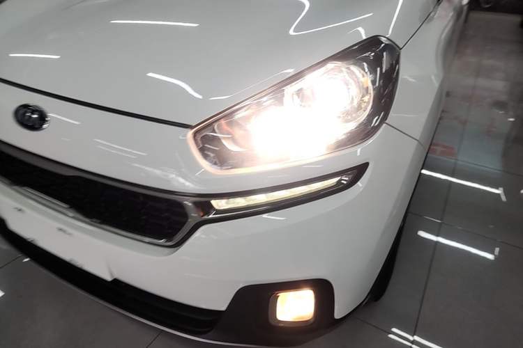 Used Kia KX3 2015 1.6T Automatic Two-Wheel Drive DLX Left Front Headlight