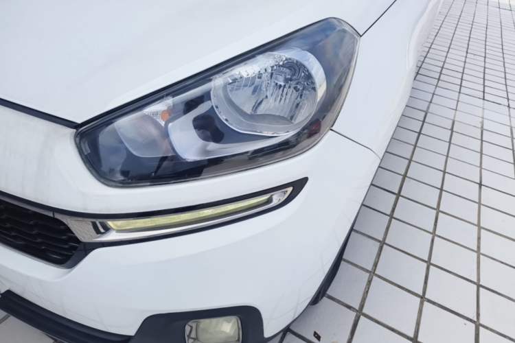 Used Kia KX3 2015 1.6L Automatic Two-Wheel Drive DLX Left Front Headlight