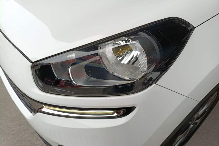 Used Kia KX3 2015 1.6L Automatic Two-Wheel Drive DLX Left Front Headlight