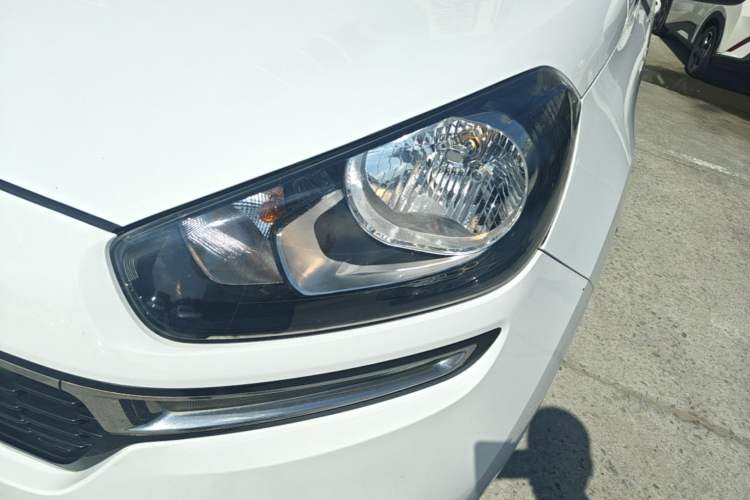 Used Kia KX3 2015 1.6L Automatic Two-Wheel Drive DLX Left Front Headlight