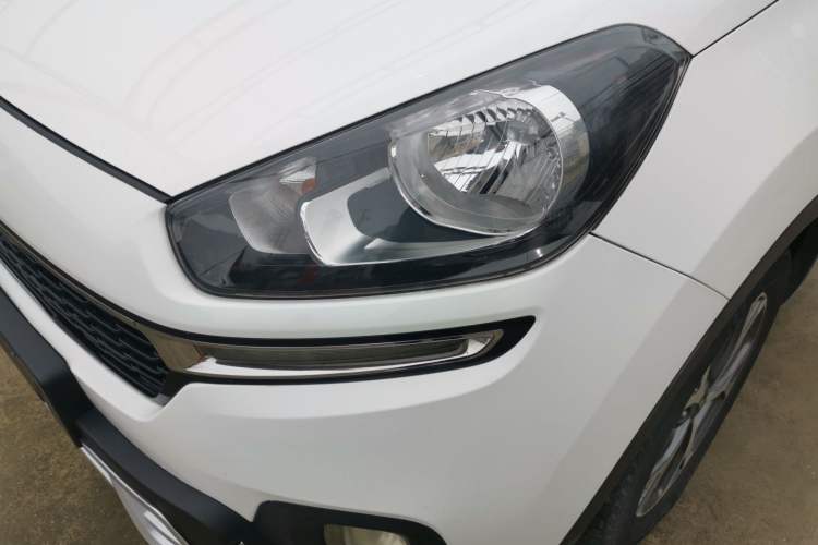 Used Kia KX3 2015 1.6L Automatic Two-Wheel Drive DLX Left Front Headlight