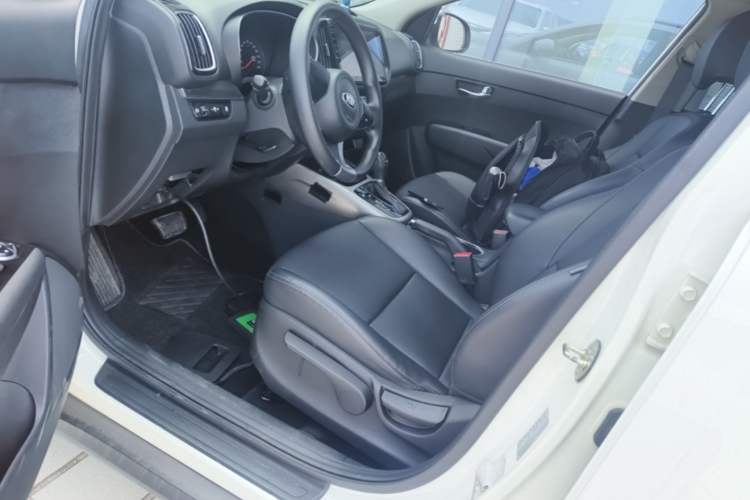 Used Kia KX3 2015 1.6L Automatic Two-Wheel Drive DLX Left Front Seat