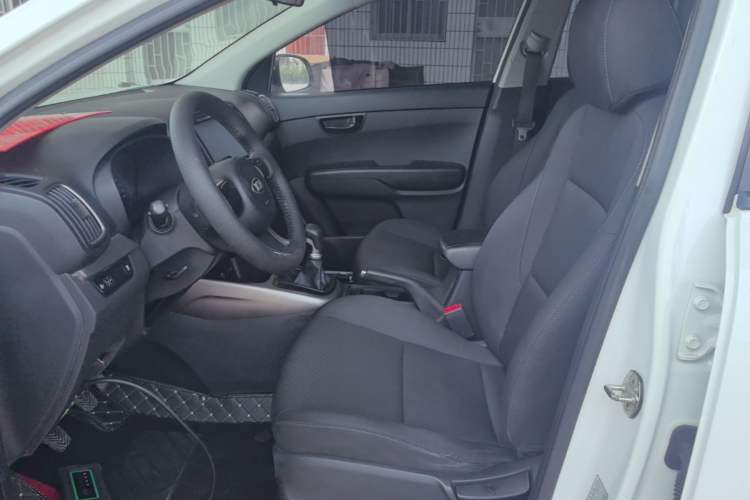 Used Kia KX3 2015 1.6L Manual Two-Wheel-Drive GLS Left Front Seat