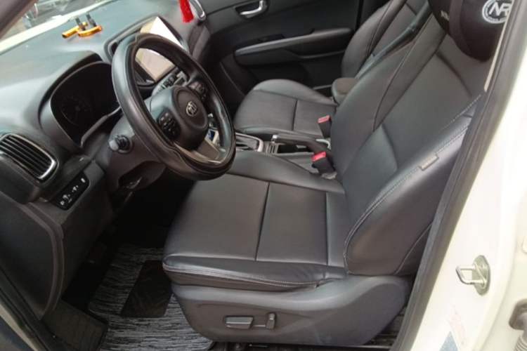 Used Kia KX3 2015 2.0L Automatic Two-Wheel Drive DLX Left Front Seat