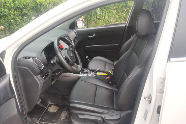 Used Kia KX3 2015 1.6L Automatic Two-Wheel Drive DLX Left Front Seat