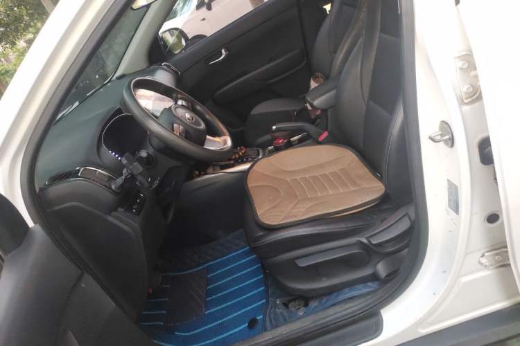 Used Kia KX3 2015 1.6L Automatic Two-Wheel Drive DLX Left Front Seat