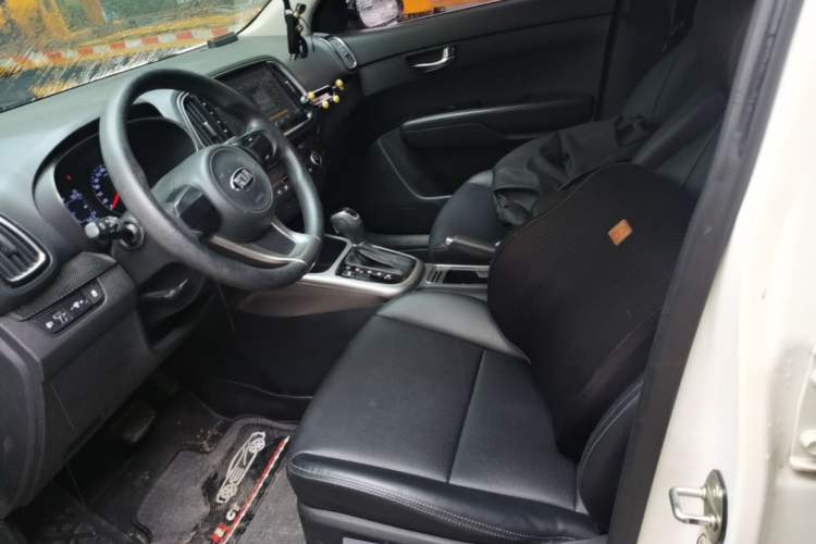 Used Kia KX3 2015 1.6L Automatic Two-Wheel Drive DLX Left Front Seat