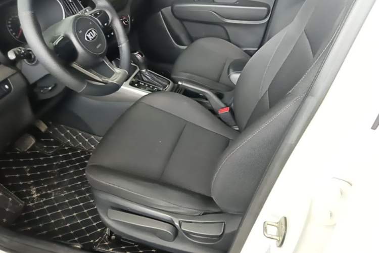 Used Kia KX3 2015 1.6L Automatic Two-Wheel Drive GLS Left Front Seat