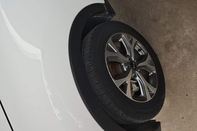 Used Kia KX3 2015 1.6L Automatic Two-Wheel Drive DLX Left Front Wheel Hub